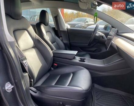 Серый Тесла Модель 3, объемом двигателя 0 л и пробегом 82 тыс. км за 18600 $, фото 14 на Automoto.ua