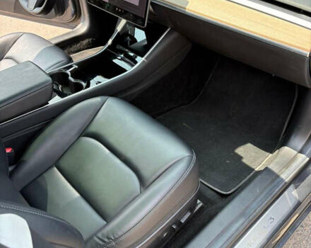 Серый Тесла Модель 3, объемом двигателя 0 л и пробегом 82 тыс. км за 15800 $, фото 15 на Automoto.ua