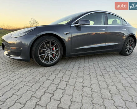 Серый Тесла Модель 3, объемом двигателя 0 л и пробегом 54 тыс. км за 18399 $, фото 3 на Automoto.ua