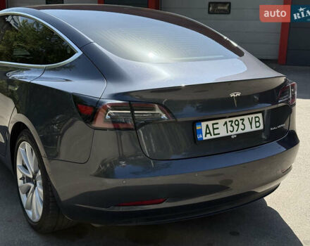 Тесла Модель 3 2019 в Харькове на Automoto.ua Серый Тесла Модель 3, объемом двигателя 0 л и пробегом 92 тыс. км за 20500 $, фото 1 на Automoto.ua