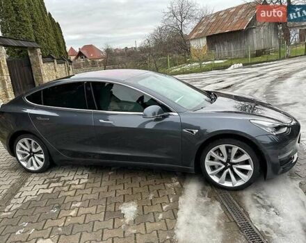 Серый Тесла Модель 3, объемом двигателя 0 л и пробегом 35 тыс. км за 14000 $, фото 2 на Automoto.ua