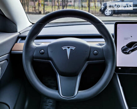 Серый Тесла Модель 3, объемом двигателя 0 л и пробегом 75 тыс. км за 22500 $, фото 36 на Automoto.ua