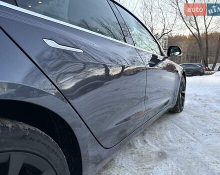Серый Тесла Модель 3, объемом двигателя 0 л и пробегом 99 тыс. км за 17700 $, фото 30 на Automoto.ua