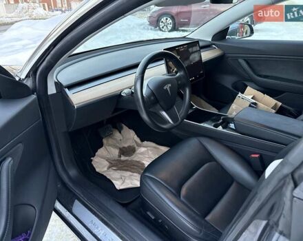 Серый Тесла Модель 3, объемом двигателя 0 л и пробегом 99 тыс. км за 17700 $, фото 35 на Automoto.ua