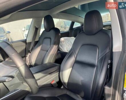 Серый Тесла Модель 3, объемом двигателя 0 л и пробегом 82 тыс. км за 18600 $, фото 12 на Automoto.ua