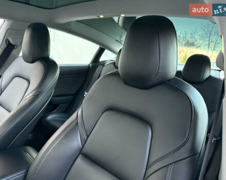 Серый Тесла Модель 3, объемом двигателя 0 л и пробегом 54 тыс. км за 18899 $, фото 12 на Automoto.ua