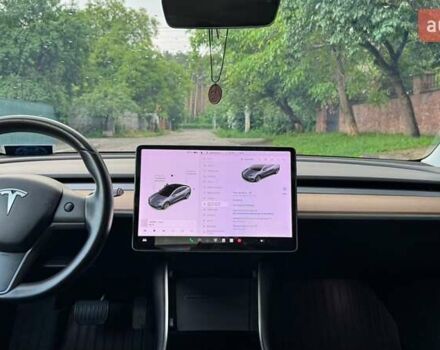 Серый Тесла Модель 3, объемом двигателя 0 л и пробегом 70 тыс. км за 18500 $, фото 17 на Automoto.ua