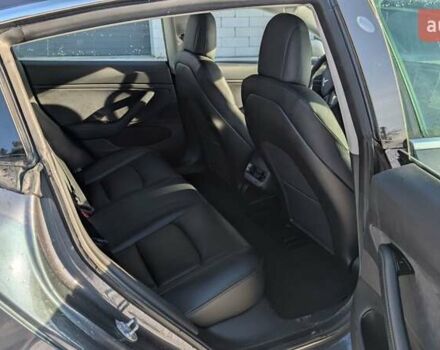 Серый Тесла Модель 3, объемом двигателя 0 л и пробегом 118 тыс. км за 16799 $, фото 14 на Automoto.ua