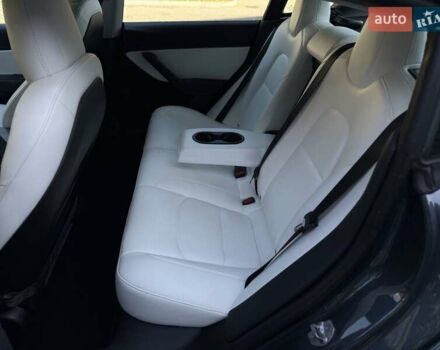 Серый Тесла Модель 3, объемом двигателя 0 л и пробегом 87 тыс. км за 21900 $, фото 30 на Automoto.ua