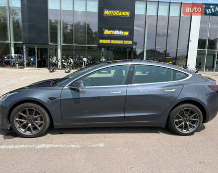 Серый Тесла Модель 3, объемом двигателя 0 л и пробегом 82 тыс. км за 15800 $, фото 3 на Automoto.ua
