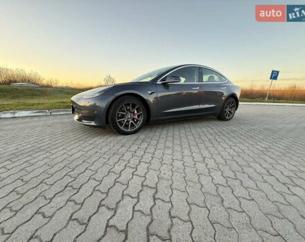 Серый Тесла Модель 3, объемом двигателя 0 л и пробегом 54 тыс. км за 18399 $, фото 1 на Automoto.ua