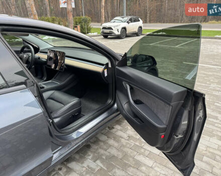 Серый Тесла Модель 3, объемом двигателя 0 л и пробегом 62 тыс. км за 17500 $, фото 19 на Automoto.ua