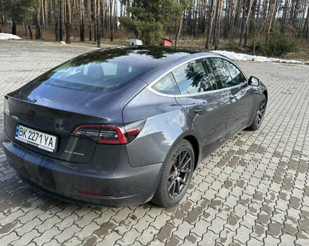Серый Тесла Модель 3, объемом двигателя 0 л и пробегом 90 тыс. км за 20600 $, фото 3 на Automoto.ua