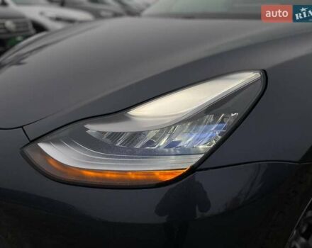 Серый Тесла Модель 3, объемом двигателя 0 л и пробегом 158 тыс. км за 20490 $, фото 3 на Automoto.ua