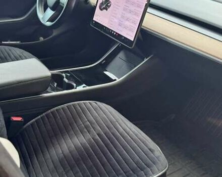 Серый Тесла Модель 3, объемом двигателя 0 л и пробегом 70 тыс. км за 18500 $, фото 11 на Automoto.ua