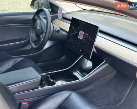 Тесла Модель 3 2019 у Вінниці на Automoto.ua Сірий Тесла Модель 3, об'ємом двигуна 0 л та пробігом 200 тис. км за 15999 $, фото 11 на Automoto.ua