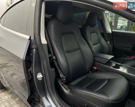 Серый Тесла Модель 3, объемом двигателя 0 л и пробегом 158 тыс. км за 20490 $, фото 25 на Automoto.ua