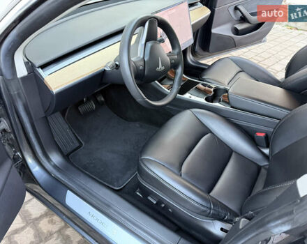 Серый Тесла Модель 3, объемом двигателя 0 л и пробегом 54 тыс. км за 18399 $, фото 9 на Automoto.ua