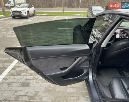 Сірий Тесла Модель 3, об'ємом двигуна 0 л та пробігом 62 тис. км за 17400 $, фото 16 на Automoto.ua