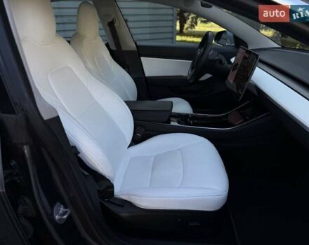 Серый Тесла Модель 3, объемом двигателя 0 л и пробегом 87 тыс. км за 21900 $, фото 11 на Automoto.ua