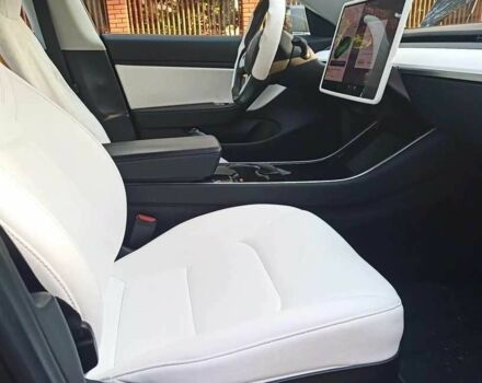 Тесла Модель 3 2019 у Києві на Automoto.ua Сірий Тесла Модель 3, об'ємом двигуна 0 л та пробігом 69 тис. км за 12850 $, фото 10 на Automoto.ua