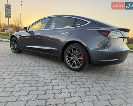 Серый Тесла Модель 3, объемом двигателя 0 л и пробегом 54 тыс. км за 18899 $, фото 5 на Automoto.ua