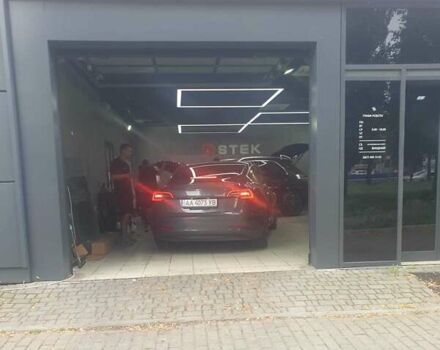 Серый Тесла Модель 3, объемом двигателя 0 л и пробегом 70 тыс. км за 18500 $, фото 23 на Automoto.ua