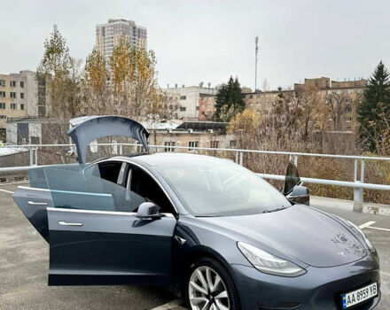 Серый Тесла Модель 3, объемом двигателя 0 л и пробегом 63 тыс. км за 20500 $, фото 2 на Automoto.ua