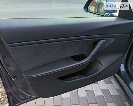 Серый Тесла Модель 3, объемом двигателя 0 л и пробегом 75 тыс. км за 22500 $, фото 27 на Automoto.ua