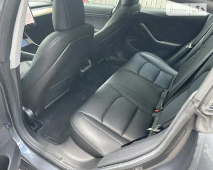 Серый Тесла Модель 3, объемом двигателя 0 л и пробегом 160 тыс. км за 18500 $, фото 12 на Automoto.ua