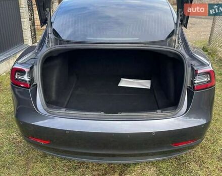 Серый Тесла Модель 3, объемом двигателя 0 л и пробегом 129 тыс. км за 20900 $, фото 6 на Automoto.ua