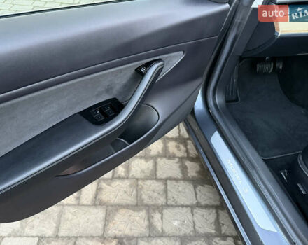 Серый Тесла Модель 3, объемом двигателя 0 л и пробегом 54 тыс. км за 18399 $, фото 18 на Automoto.ua