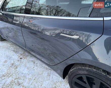 Серый Тесла Модель 3, объемом двигателя 0 л и пробегом 99 тыс. км за 17700 $, фото 26 на Automoto.ua