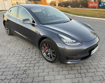 Серый Тесла Модель 3, объемом двигателя 0 л и пробегом 54 тыс. км за 18399 $, фото 4 на Automoto.ua