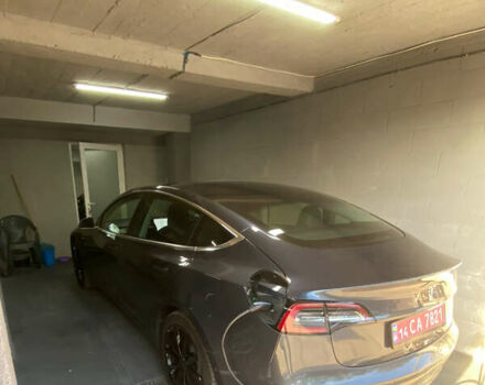 Серый Тесла Модель 3, объемом двигателя 0 л и пробегом 140 тыс. км за 14000 $, фото 3 на Automoto.ua