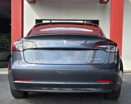 Серый Тесла Модель 3, объемом двигателя 0 л и пробегом 35 тыс. км за 10500 $, фото 3 на Automoto.ua