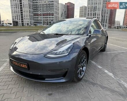 Серый Тесла Модель 3, объемом двигателя 0 л и пробегом 55 тыс. км за 16500 $, фото 1 на Automoto.ua