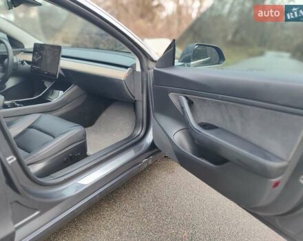 Серый Тесла Модель 3, объемом двигателя 0 л и пробегом 103 тыс. км за 13499 $, фото 12 на Automoto.ua