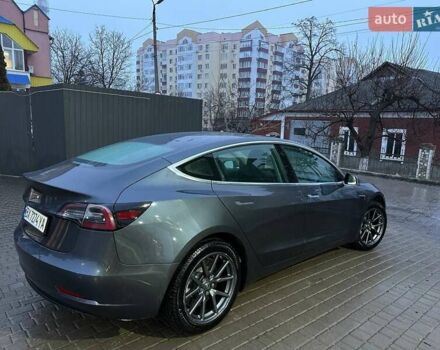 Серый Тесла Модель 3, объемом двигателя 0 л и пробегом 49 тыс. км за 18900 $, фото 1 на Automoto.ua