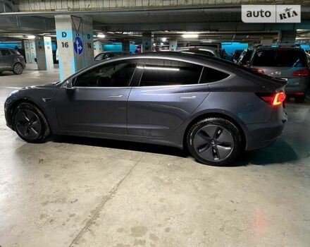 Серый Тесла Модель 3, объемом двигателя 0 л и пробегом 118 тыс. км за 19950 $, фото 4 на Automoto.ua