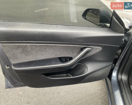 Серый Тесла Модель 3, объемом двигателя 0 л и пробегом 106 тыс. км за 17999 $, фото 24 на Automoto.ua