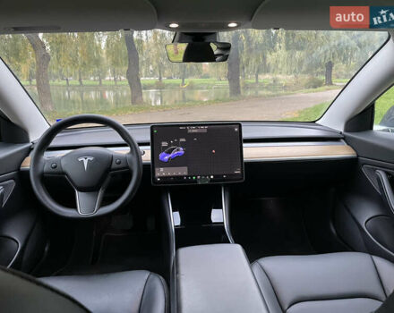 Тесла Модель 3 2020 у Рівному на Automoto.ua Сірий Тесла Модель 3, об'ємом двигуна 0 л та пробігом 176 тис. км за 14000 $, фото 8 на Automoto.ua
