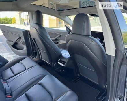Серый Тесла Модель 3, объемом двигателя 0 л и пробегом 28 тыс. км за 39000 $, фото 23 на Automoto.ua
