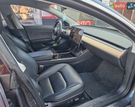 Серый Тесла Модель 3, объемом двигателя 0 л и пробегом 93 тыс. км за 19500 $, фото 8 на Automoto.ua