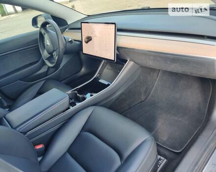 Серый Тесла Модель 3, объемом двигателя 0 л и пробегом 118 тыс. км за 19950 $, фото 15 на Automoto.ua