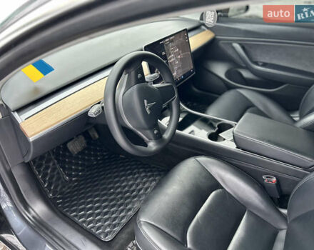 Серый Тесла Модель 3, объемом двигателя 0 л и пробегом 183 тыс. км за 16900 $, фото 6 на Automoto.ua