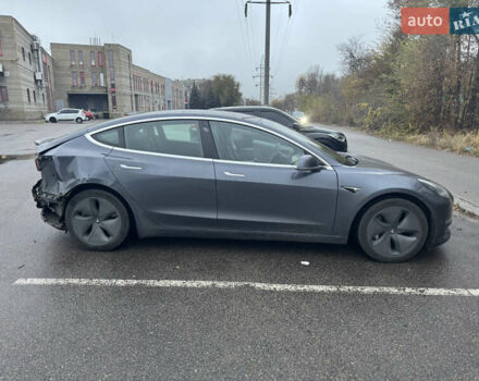 Серый Тесла Модель 3, объемом двигателя 0 л и пробегом 90 тыс. км за 15500 $, фото 2 на Automoto.ua