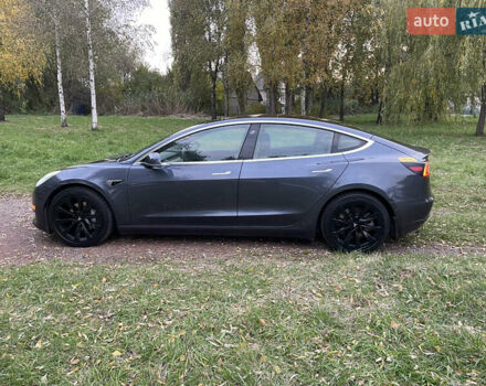 Тесла Модель 3 2020 у Рівному на Automoto.ua Сірий Тесла Модель 3, об'ємом двигуна 0 л та пробігом 176 тис. км за 14000 $, фото 5 на Automoto.ua