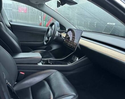 Серый Тесла Модель 3, объемом двигателя 0 л и пробегом 49 тыс. км за 18900 $, фото 5 на Automoto.ua