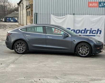 Серый Тесла Модель 3, объемом двигателя 0 л и пробегом 61 тыс. км за 15000 $, фото 3 на Automoto.ua
